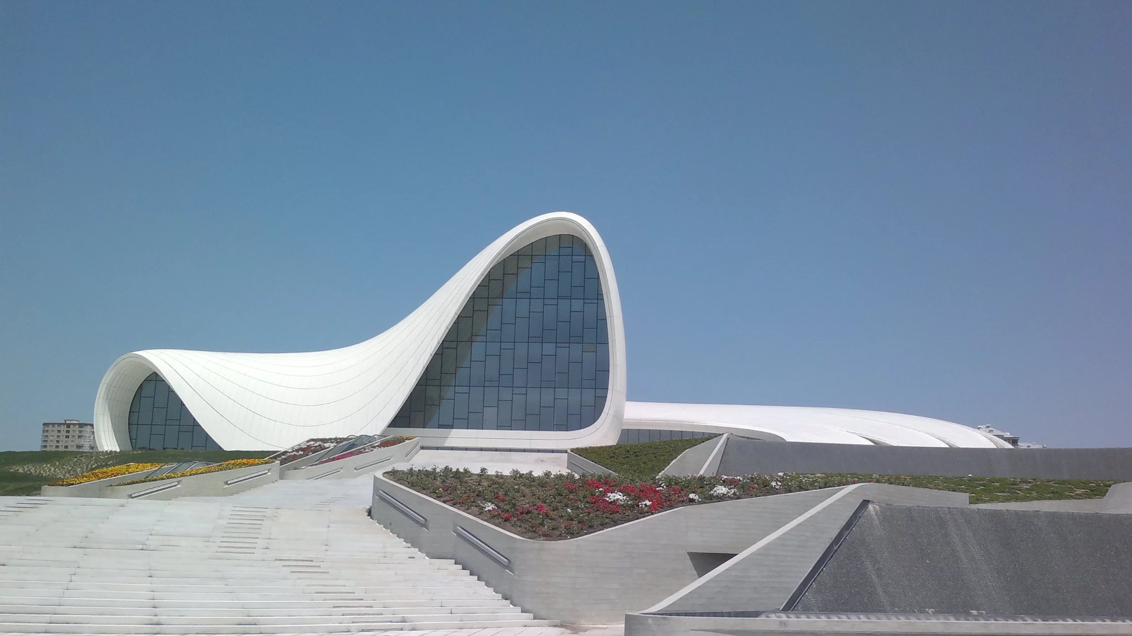 Zaha Hadid : Heydar Aliyev Cultural Centre, Baku, Azerbaijan