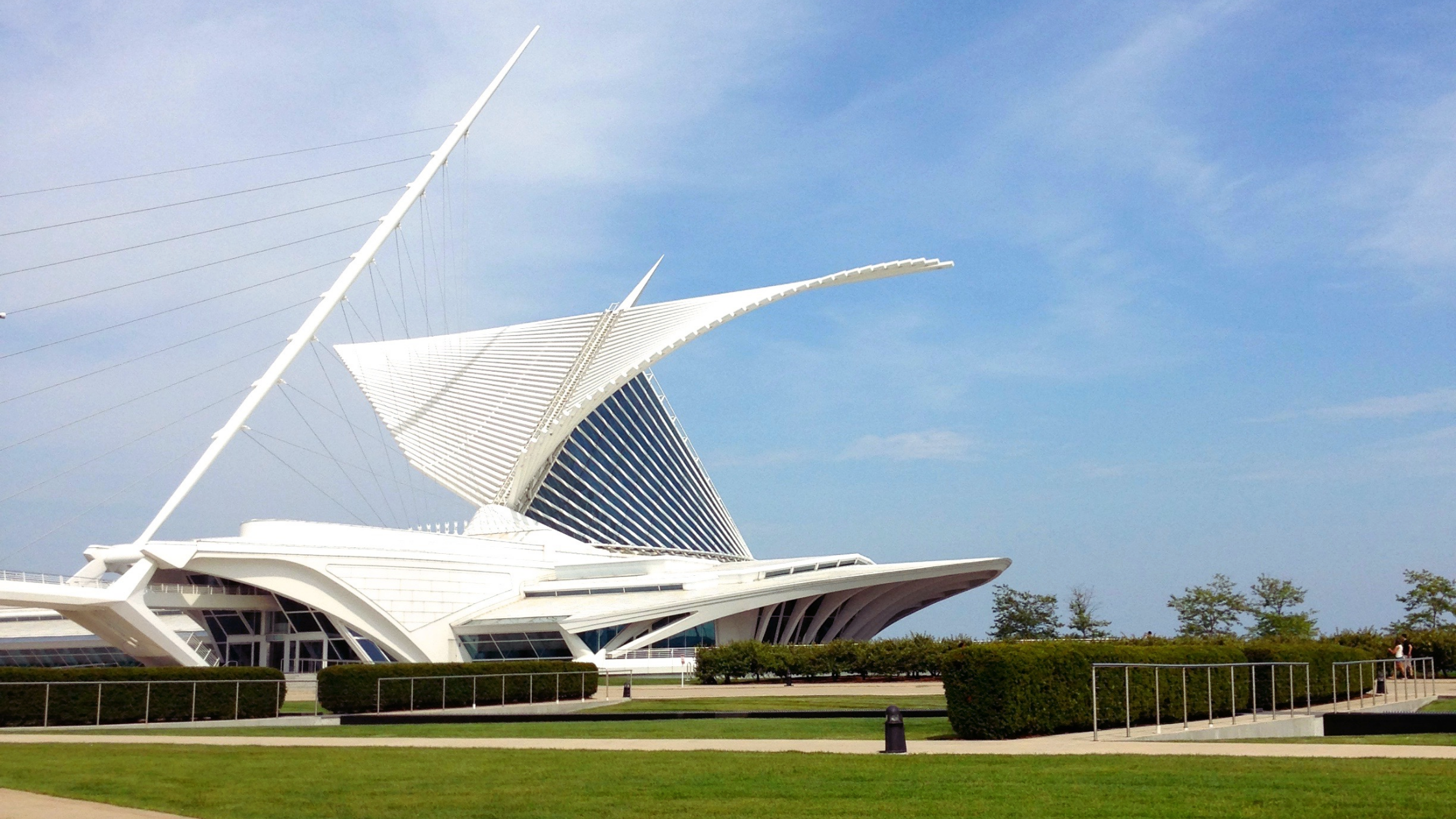 Santiago Calatrava : Milwaukee Art Museum - Milwaukee, Amerika Serikat.